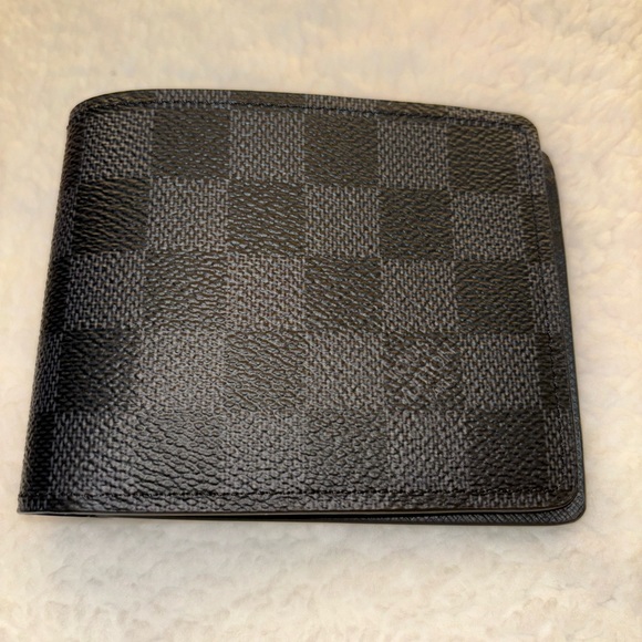 Louis Vuitton Multiple Wallet ‭4.5 x 3.5 x 0.6 inches ‬
‭length x Height x Width - Picture 6 of 7